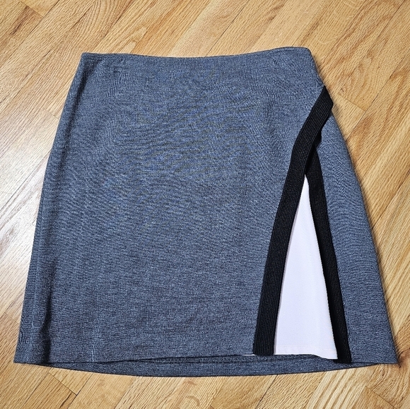 St. John Dresses & Skirts - St. John Size 10 Grey Contrast Split Wool Skirt